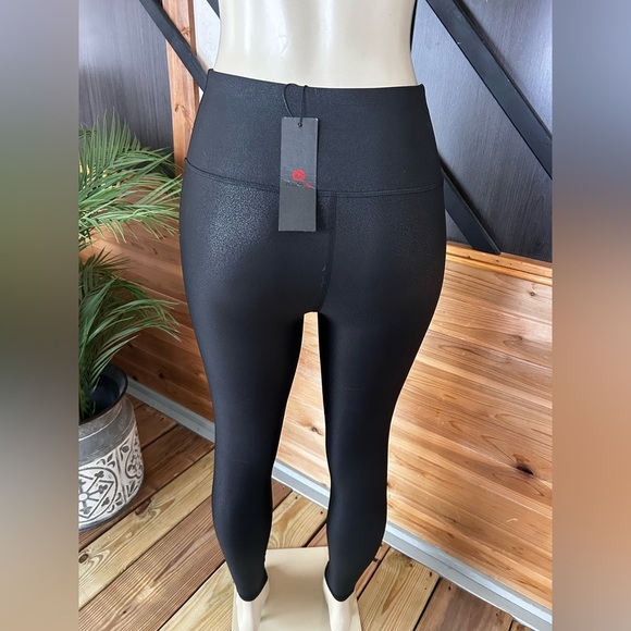 Mono B spandex leggings size small
New with tag - Picture 4 of 5